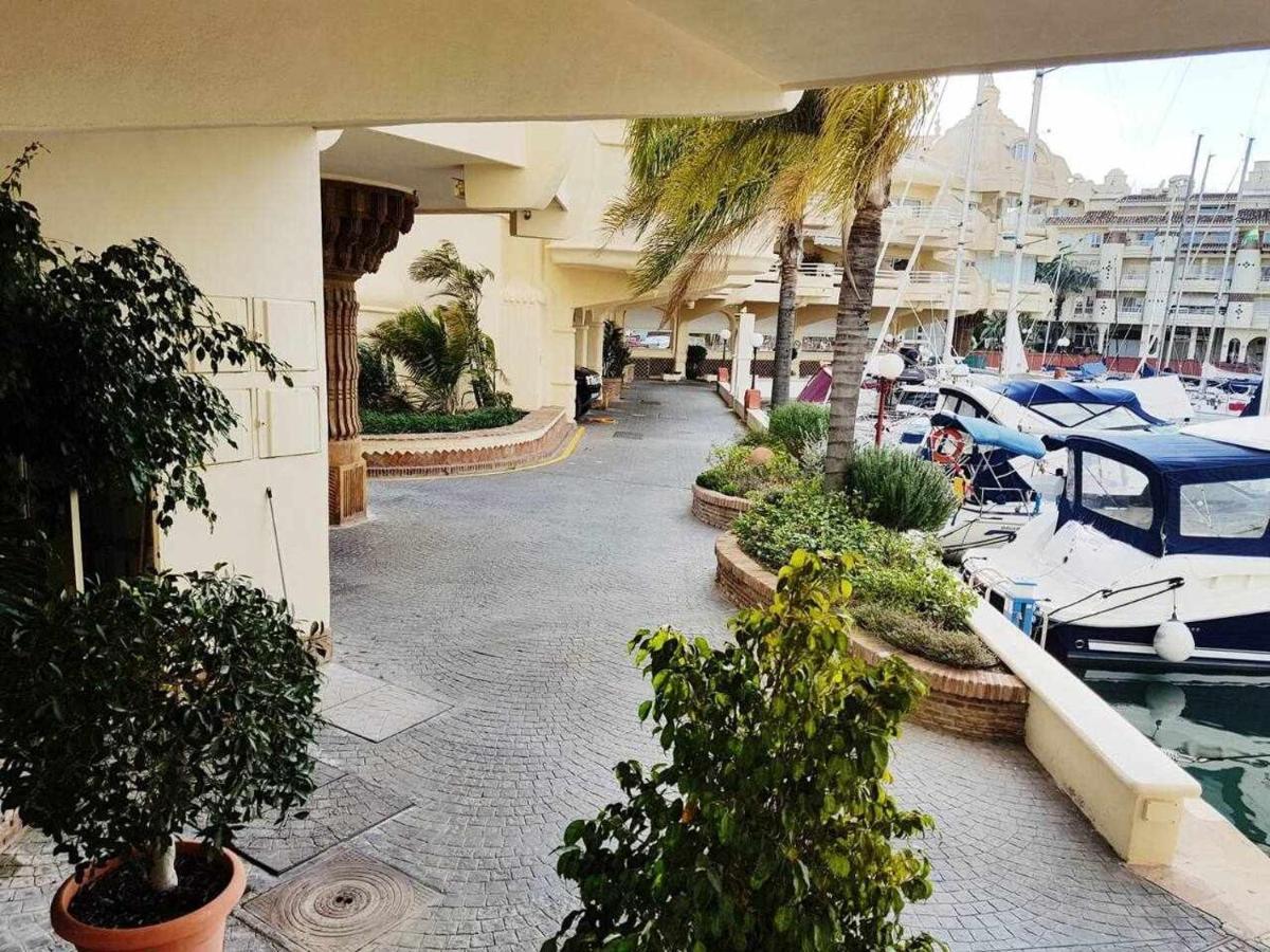 Lujoso Apartamento En De La Isla De Puerto Marina Benalmadena Bagian luar foto